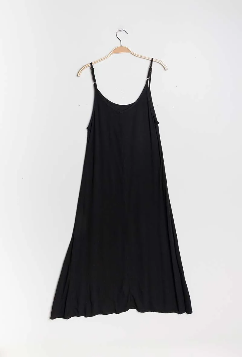 BREATHABLE SPRING DRESS IN BLACK