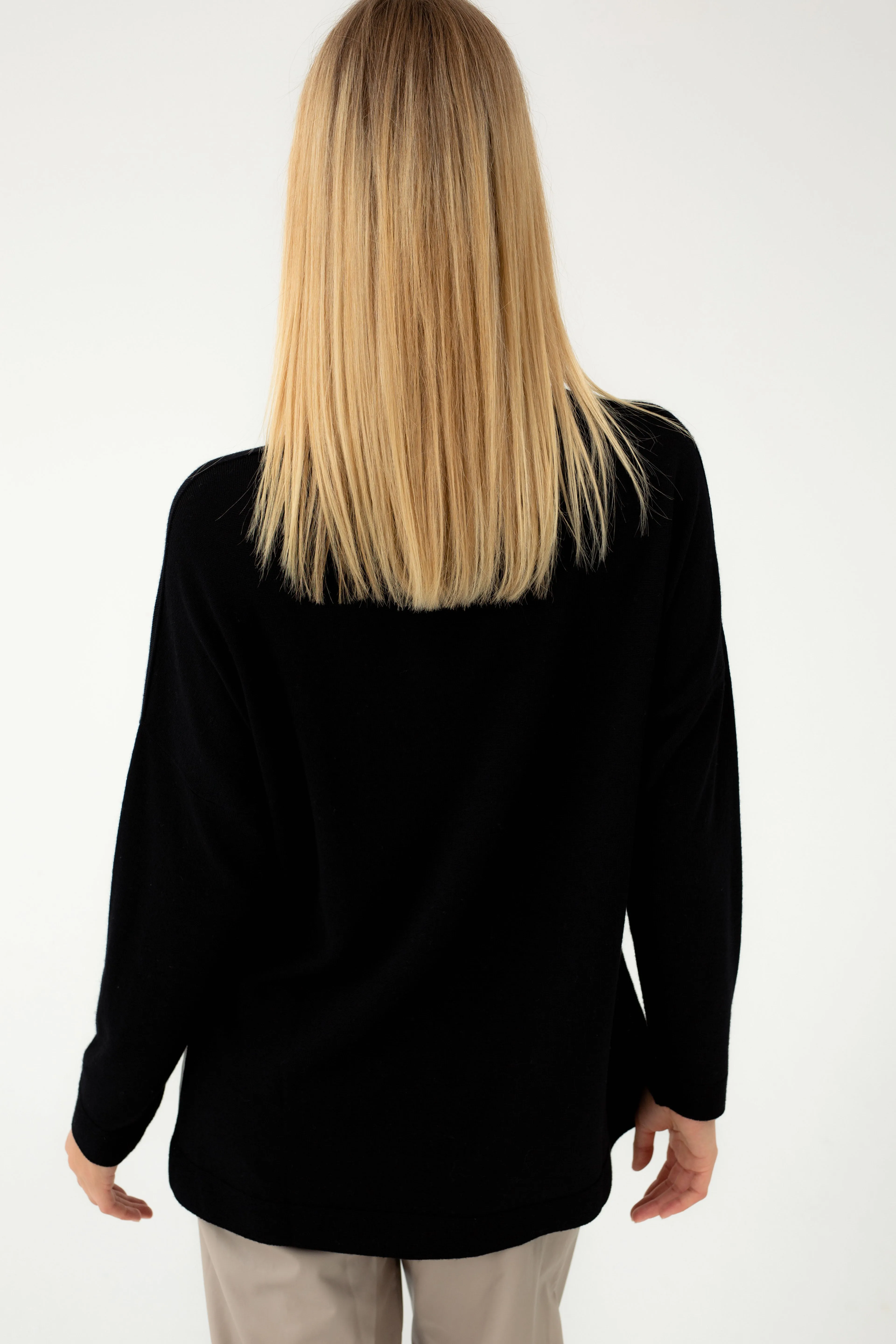 PURE WOOL OVERSIZED BLACK SWEATER